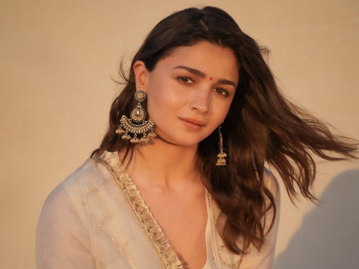 'Smile, Sparkle, Saudi': Alia Bhatt is in Jeddah, know why