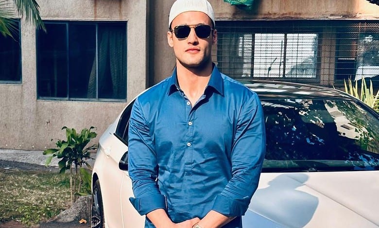 'Grateful for all that Allah has given', writes Asim Riaz on Instagram
