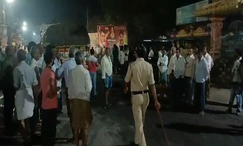 Andhra Pradesh: TDP, YSRCP workers clash in Guntur
