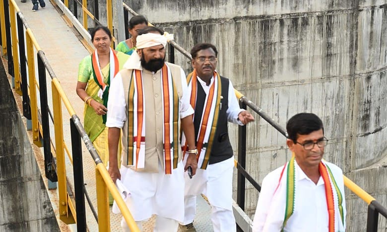 5 Telangana ministers visit Medigadda, blame BRS for ‘irregularities’ in KLIP