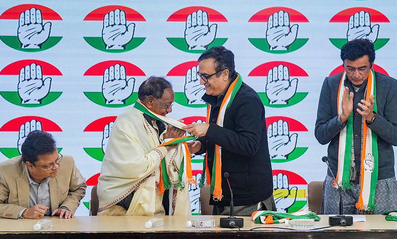 Odisha ex-CM Giridhar Gamang rejoins Congress with wife, son
