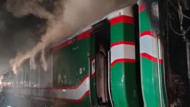 4 killed after a passenger train coming from Benapole set on fire