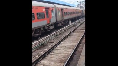 Charminar Express derails in Hyderabad