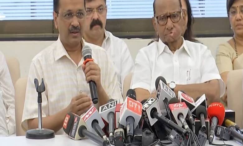 Delhi CM Arvind Kejriwal and NCP president Sharad Pawar