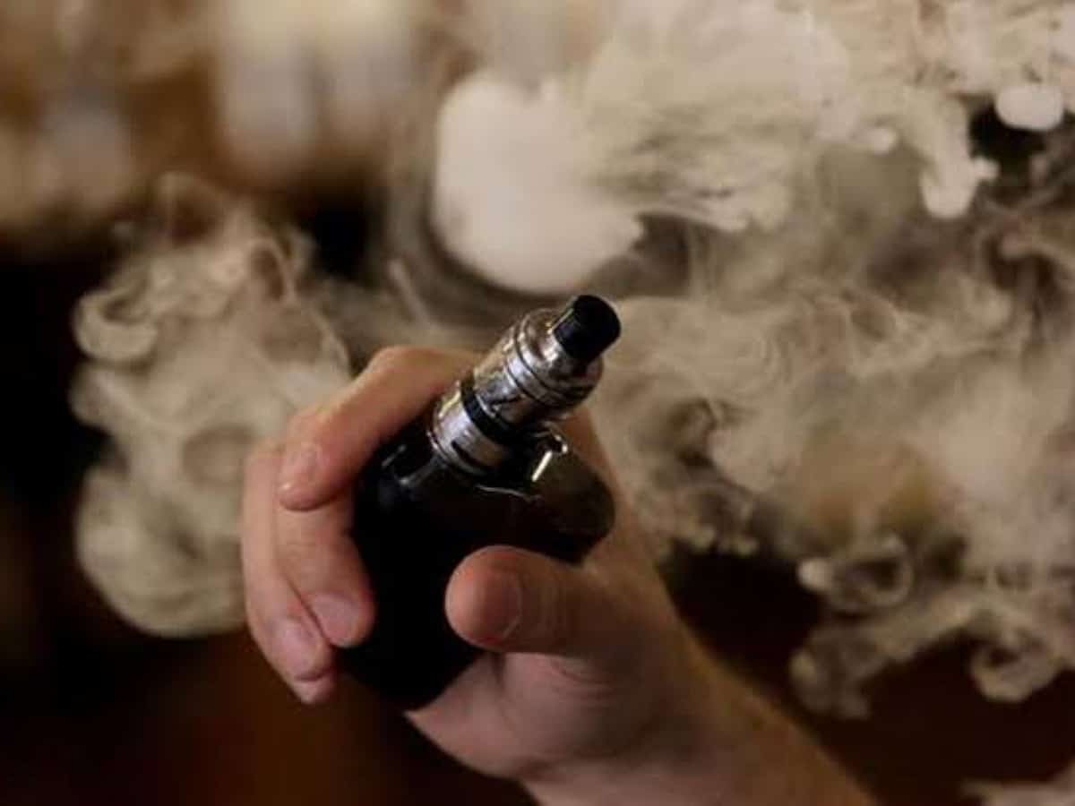 Oman bans electronic cigarettes, hookahs