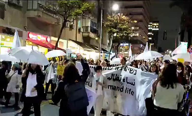 Hostage families protest outside Netanyahu’s home