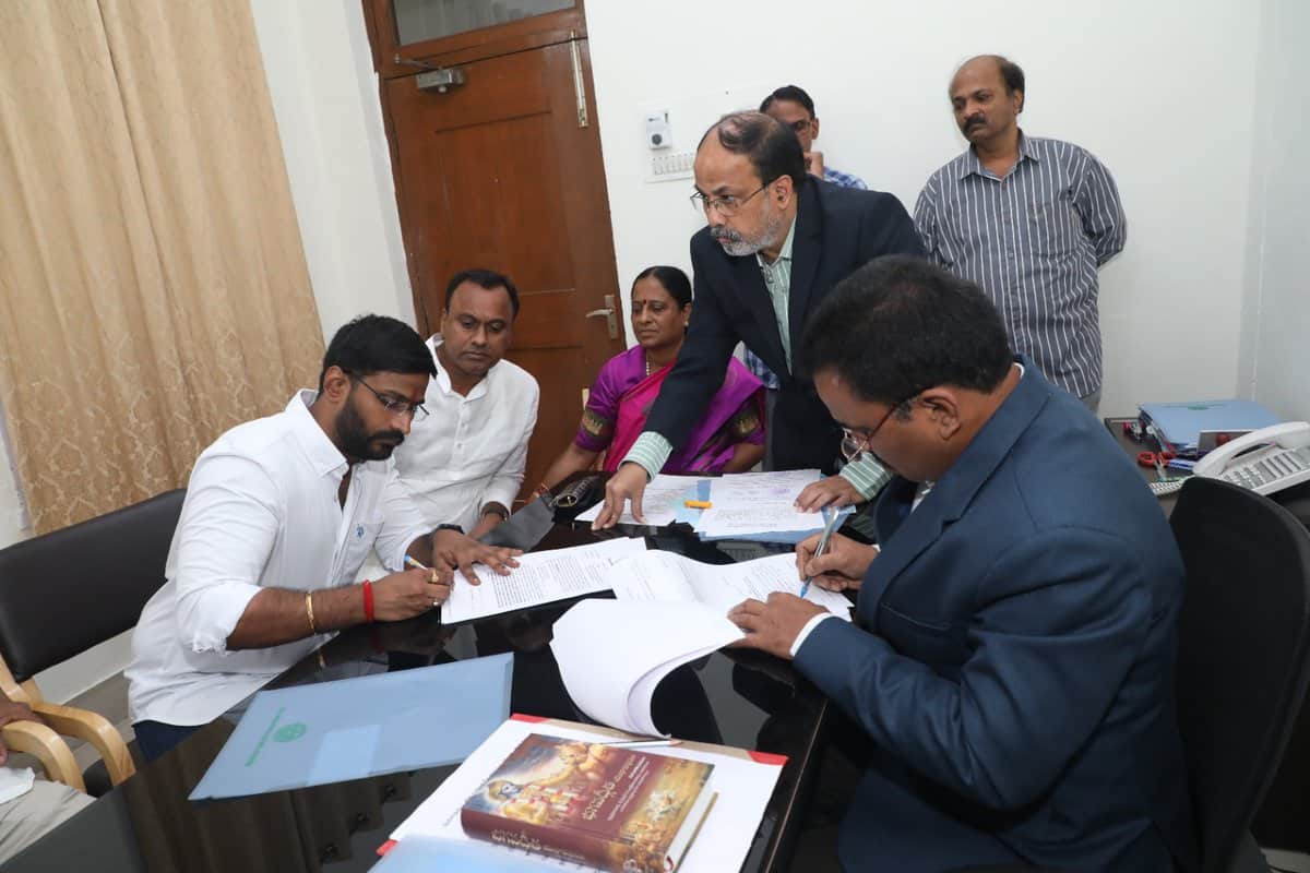 Congress candidates Mahesh and Venkat file MLC nominations