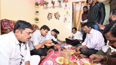 KTR visits bangle seller Ibrahim Khan’s home in Hyderabad