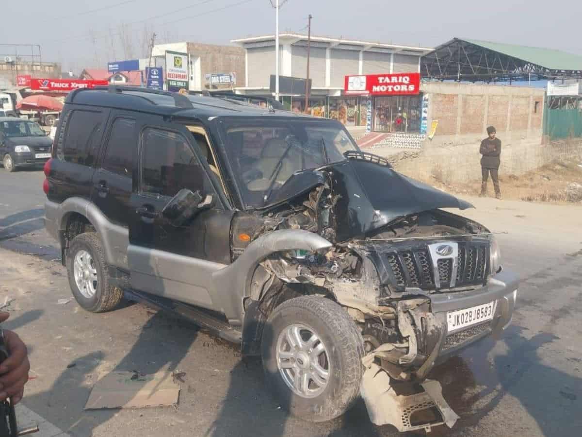 J&K: Narrow escape for Mehbooba Mufti as vehicle meets with accident