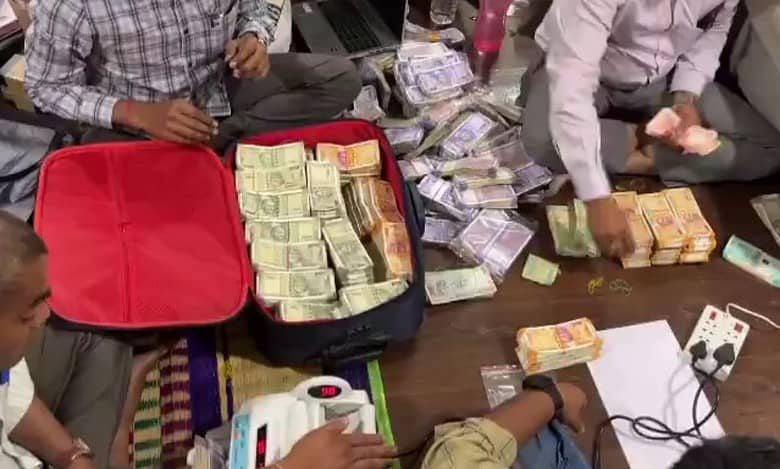 Hyderabad: ACB arrests ex-HMDA director; Rs 84L seized