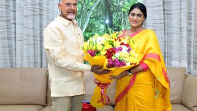 YS Sharmila meets Chandrababu to invite him for son’s wedding