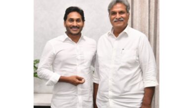 TDP's Vijayawada MP meets Jagan