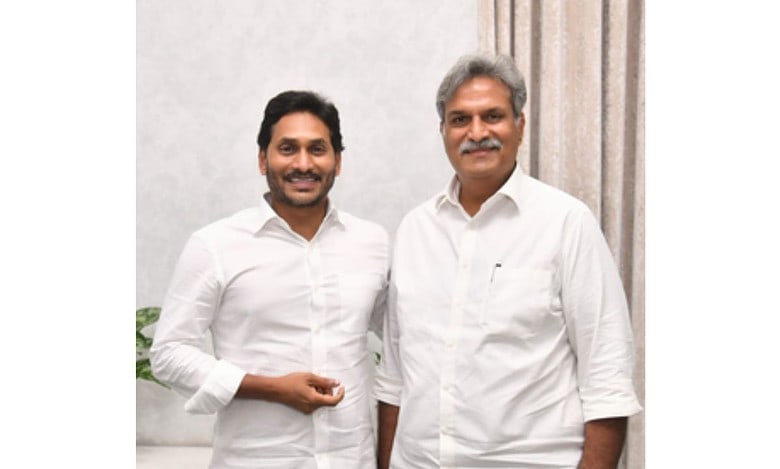 TDP's Vijayawada MP meets Jagan