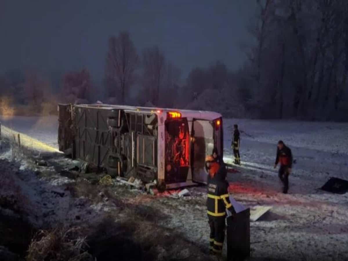 6 killed, 33 injured as bus overturns in Turkey