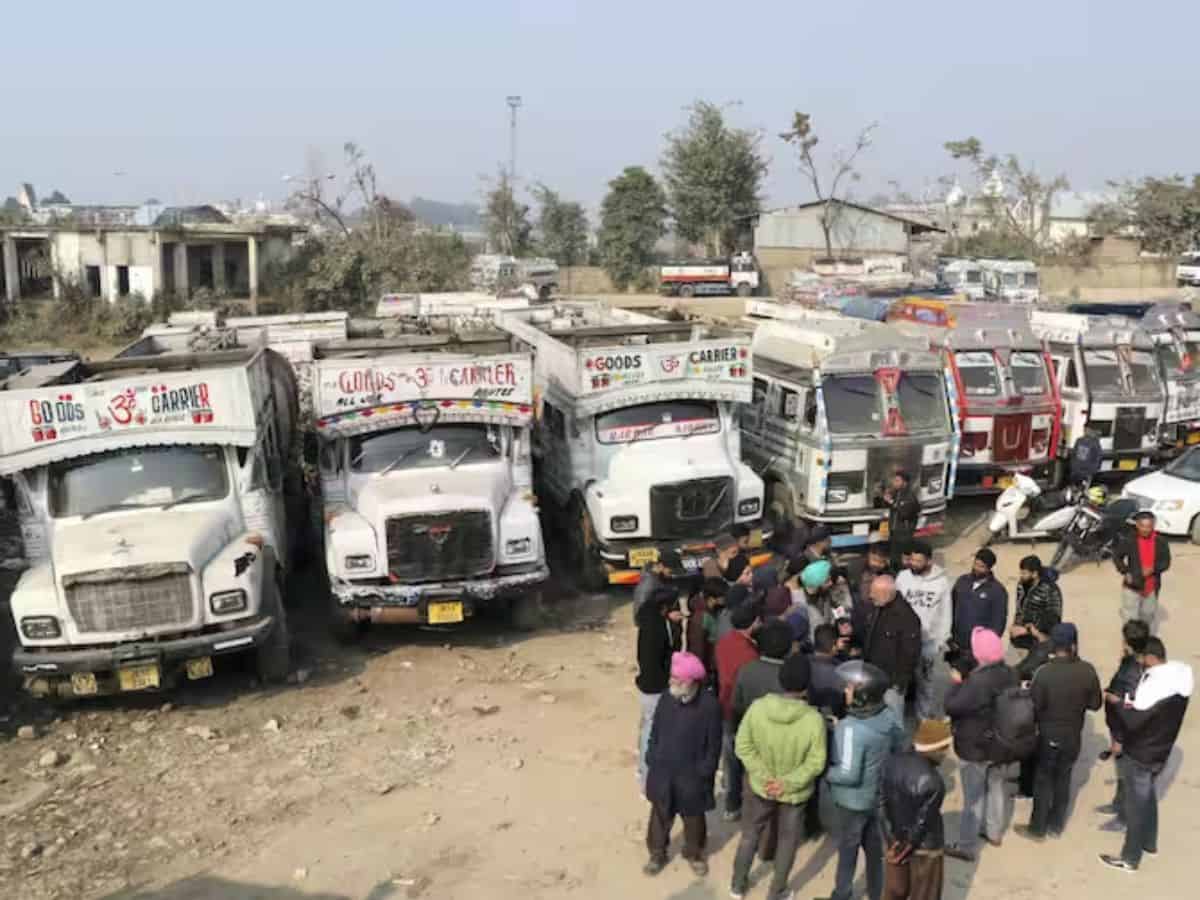 Maharashtra: Tanker drivers stage protest against new hit-and-run law