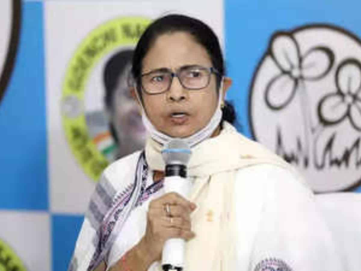 Mamata's offer to cook food for PM Modi stirs controversy