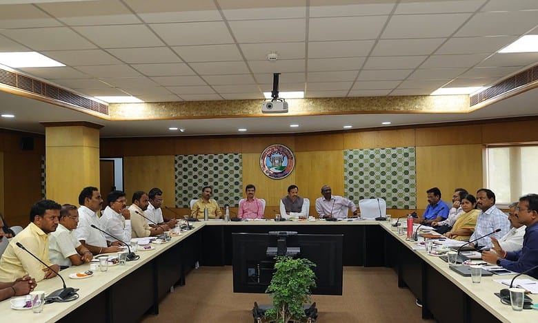 Telangana: TSRTC rental bus owners meet MD, calls off strike after assurance
