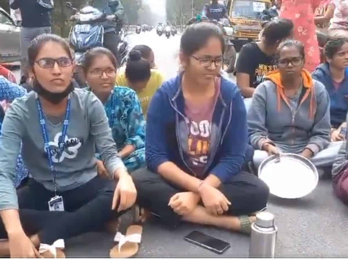 Hyderabad: 'Food has insects', OU female hostel students protest