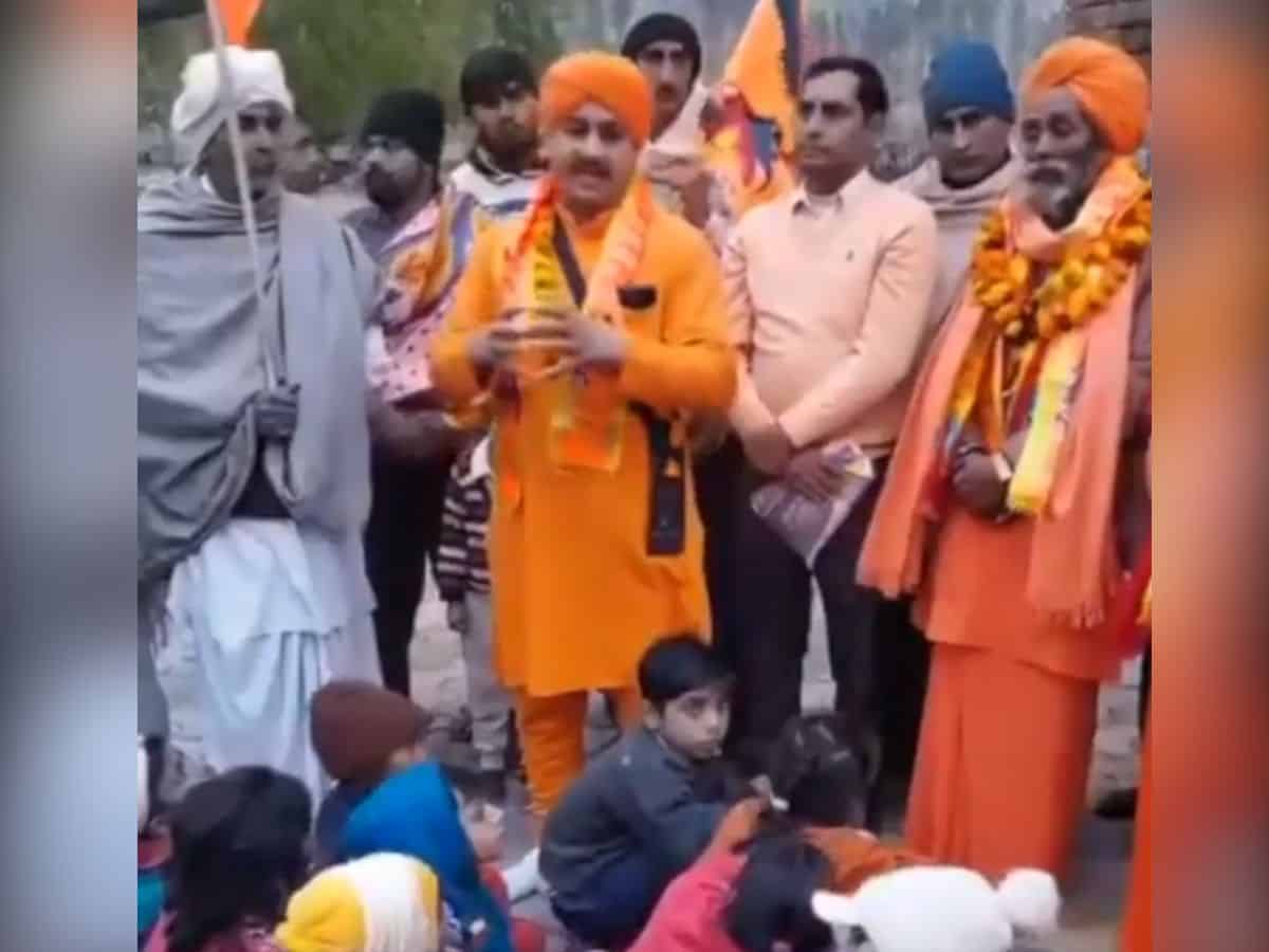 Haryana: Hindutva leader delivers hate speech, children among the audience