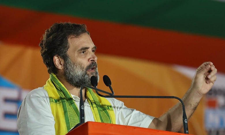 Amongst Modi Modi chants, Rahul blows kisses to BJP supporters
