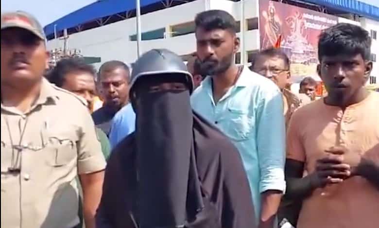 Karnataka: Muslim woman shouts Allahu Akbar amongst Jai Shri Ram chants
