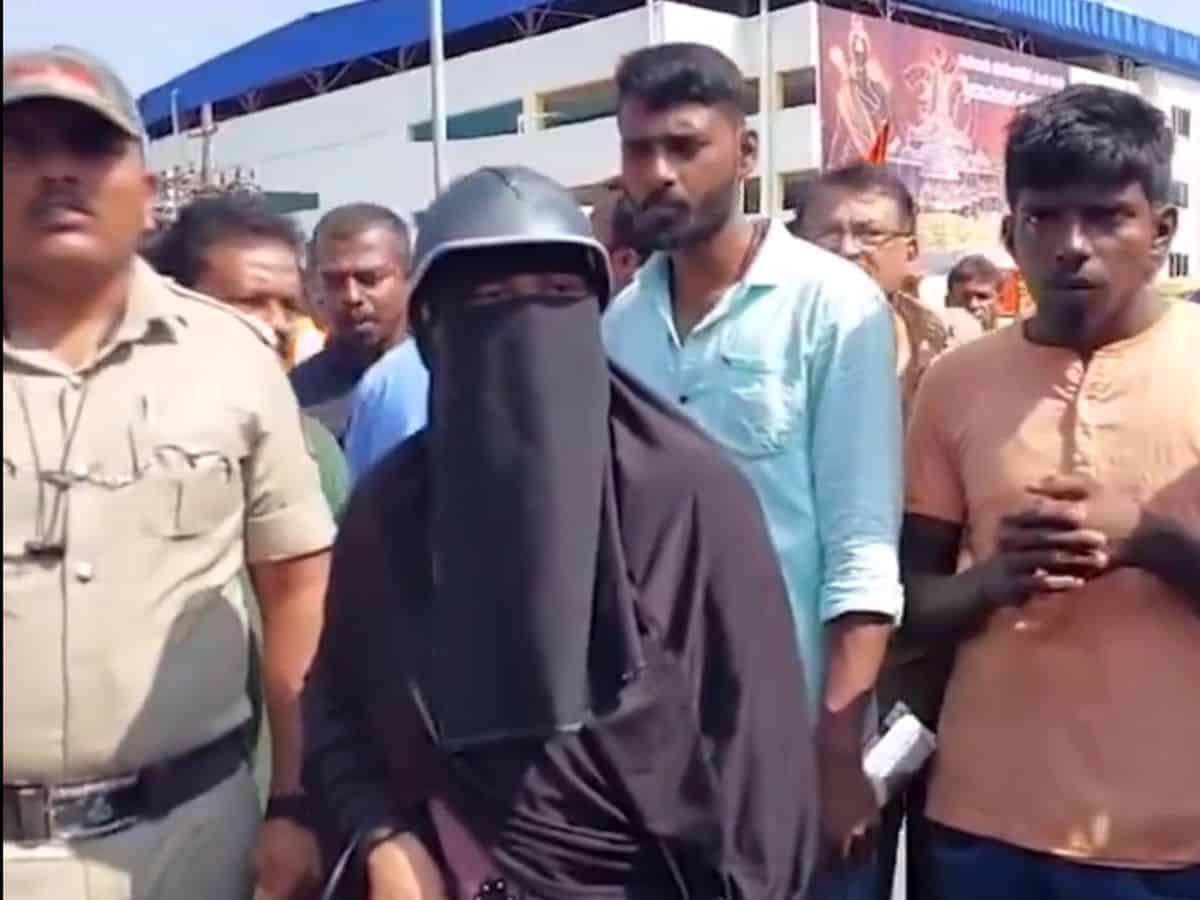 Karnataka: Muslim woman shouts Allahu Akbar amongst Jai Shri Ram chants