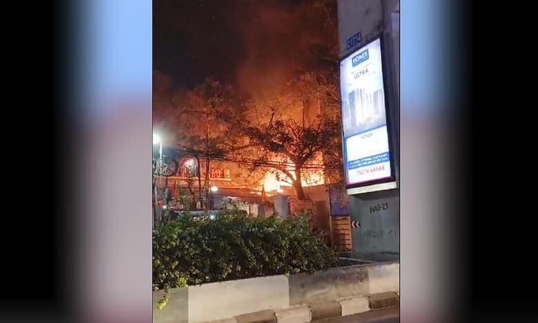 Hyderabad: Fire broke near Madhapur police station, no casualties