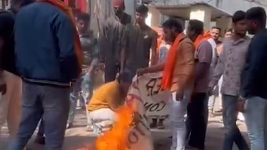 Hindutva mob enters FTII Pune campus, attacks protesting students