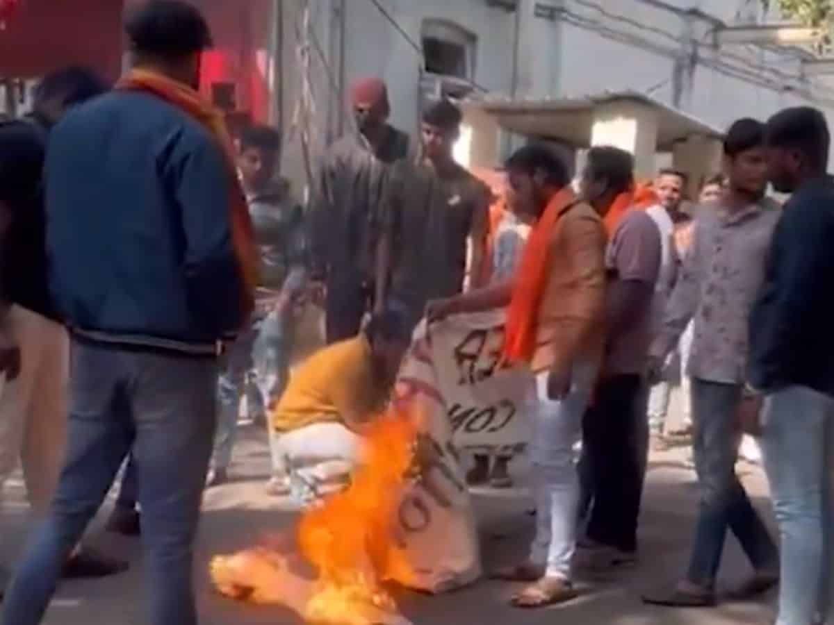 Hindutva mob enters FTII Pune campus, attacks protesting students