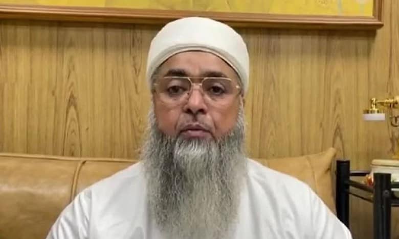 Imam Umer Ahmed Ilyasi who attended pran pratistha receives fatwa