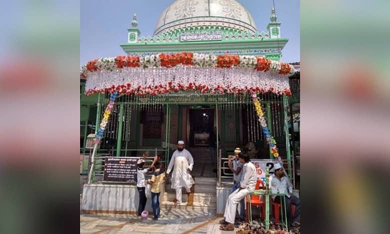 Maharashtra's Eknath Shinde's communal eyes rest on Mumbai's Sufi shrine