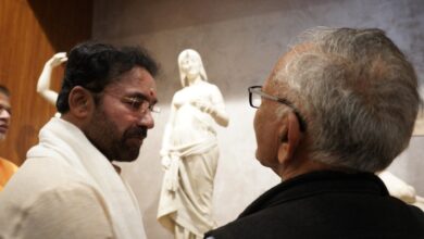 Union Minister G Kishan Reddy along with the Salar Jung Museum Staff