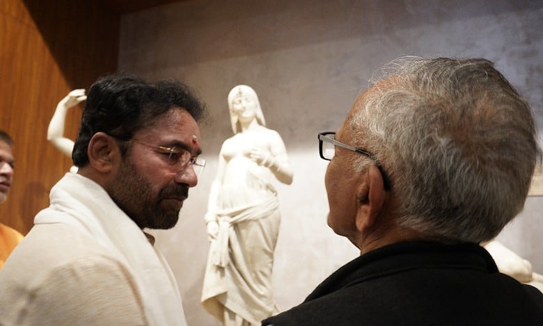 Union Minister G Kishan Reddy along with the Salar Jung Museum Staff