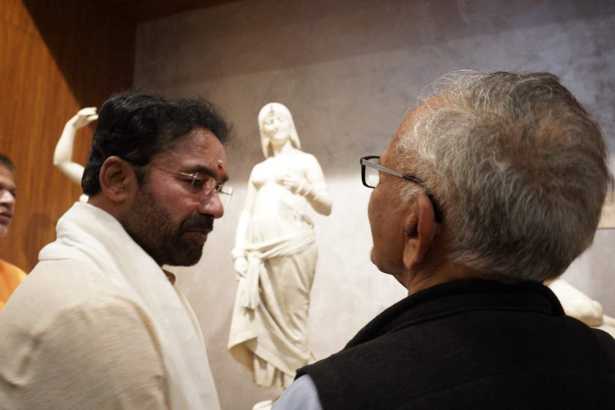 Union Minister G Kishan Reddy along with the Salar Jung Museum Staff