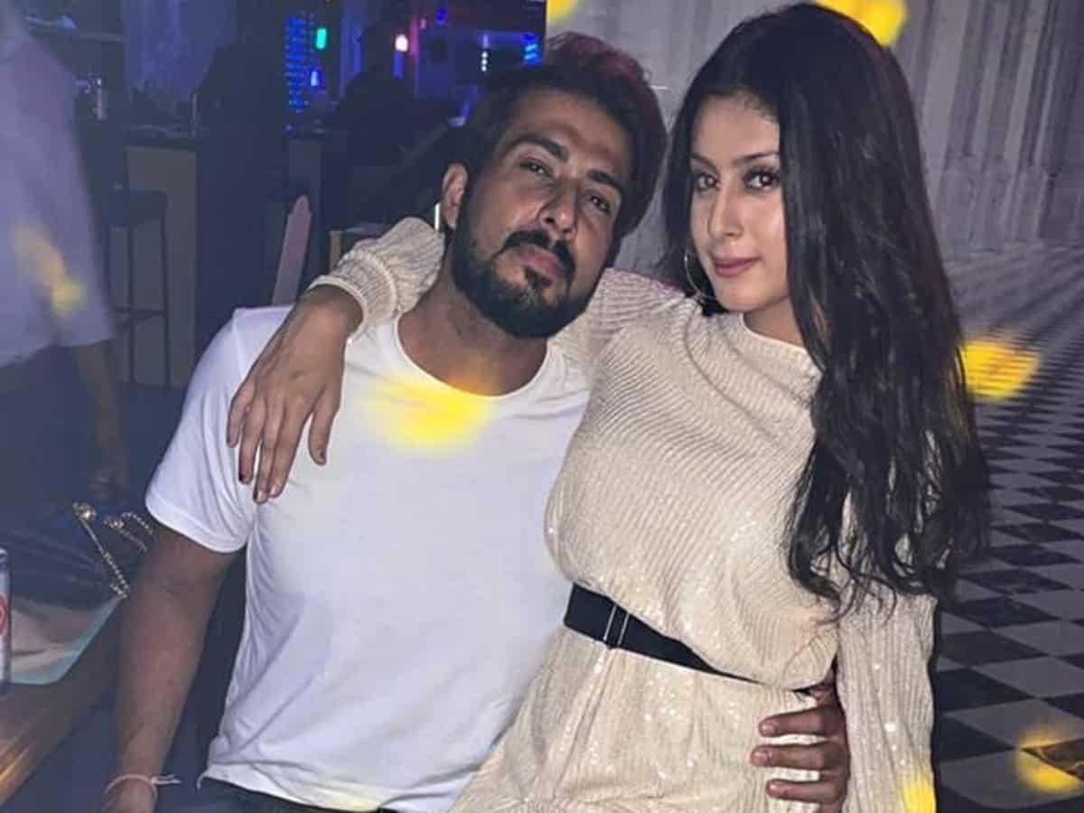 Isha Malviya's photo with ex-boyfriend goes viral