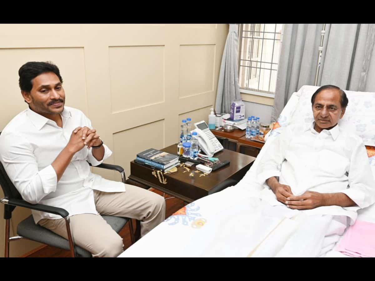 Jagan meets former Telangana CM KCR in Hyderabad