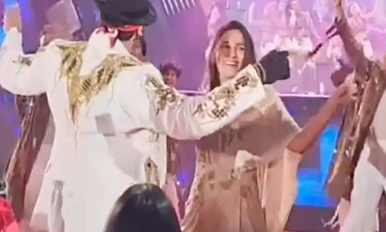 Watch: Ranbir Kapoor, Alia Bhatt do viral ‘Jamal Kudu’ hookstep