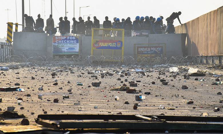 Farmers' protest: Police remove barrier at Singhu, Tikri borders