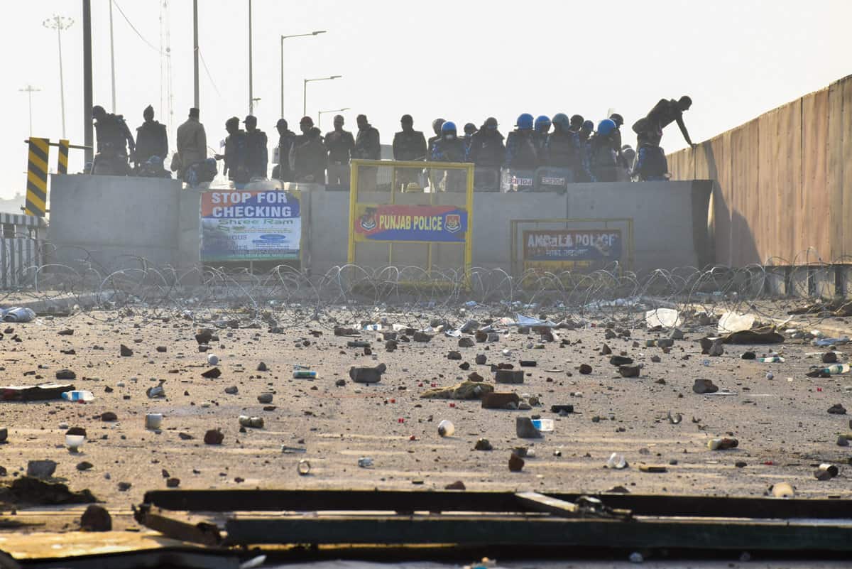 Farmers' protest: Police remove barrier at Singhu, Tikri borders