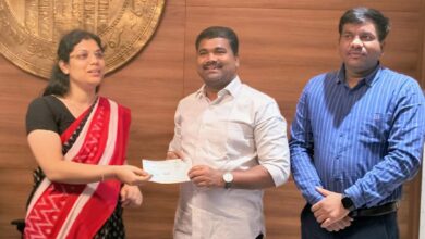 Congress MLA donates his first salary to SSC students attending special classes