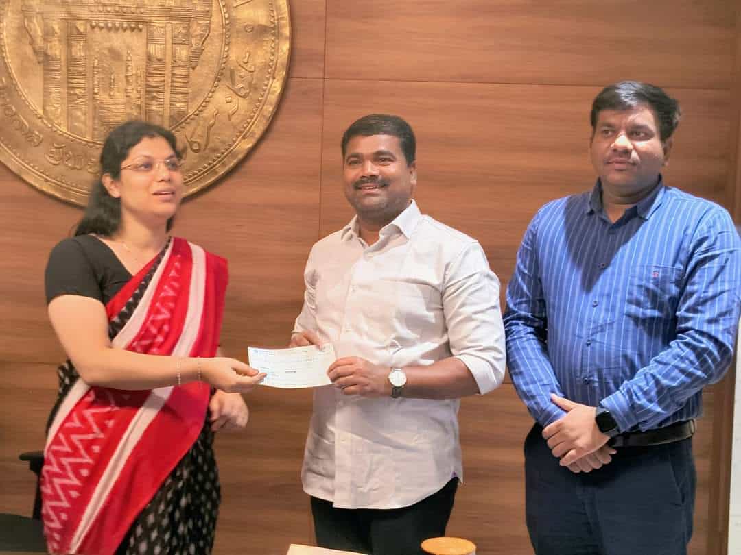 Congress MLA donates his first salary to SSC students attending special classes