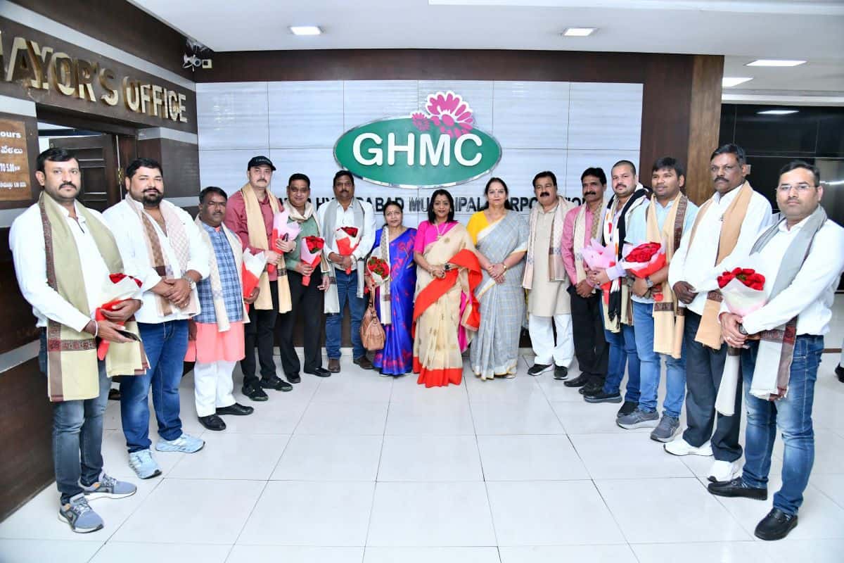 Team of Lucknow Municipal Corporation mayor visit Hyderabad to study GHMC