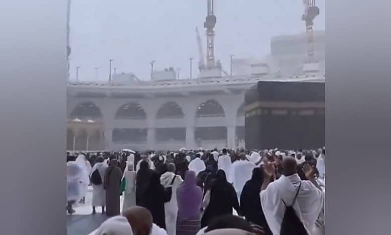 Watch: Rain pours down on pilgrims performing Umrah in Makkah's Grand Mosque