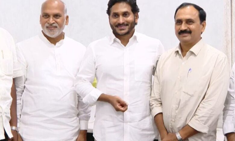 AP: YSRCP MLA returns to party two months after resignation
