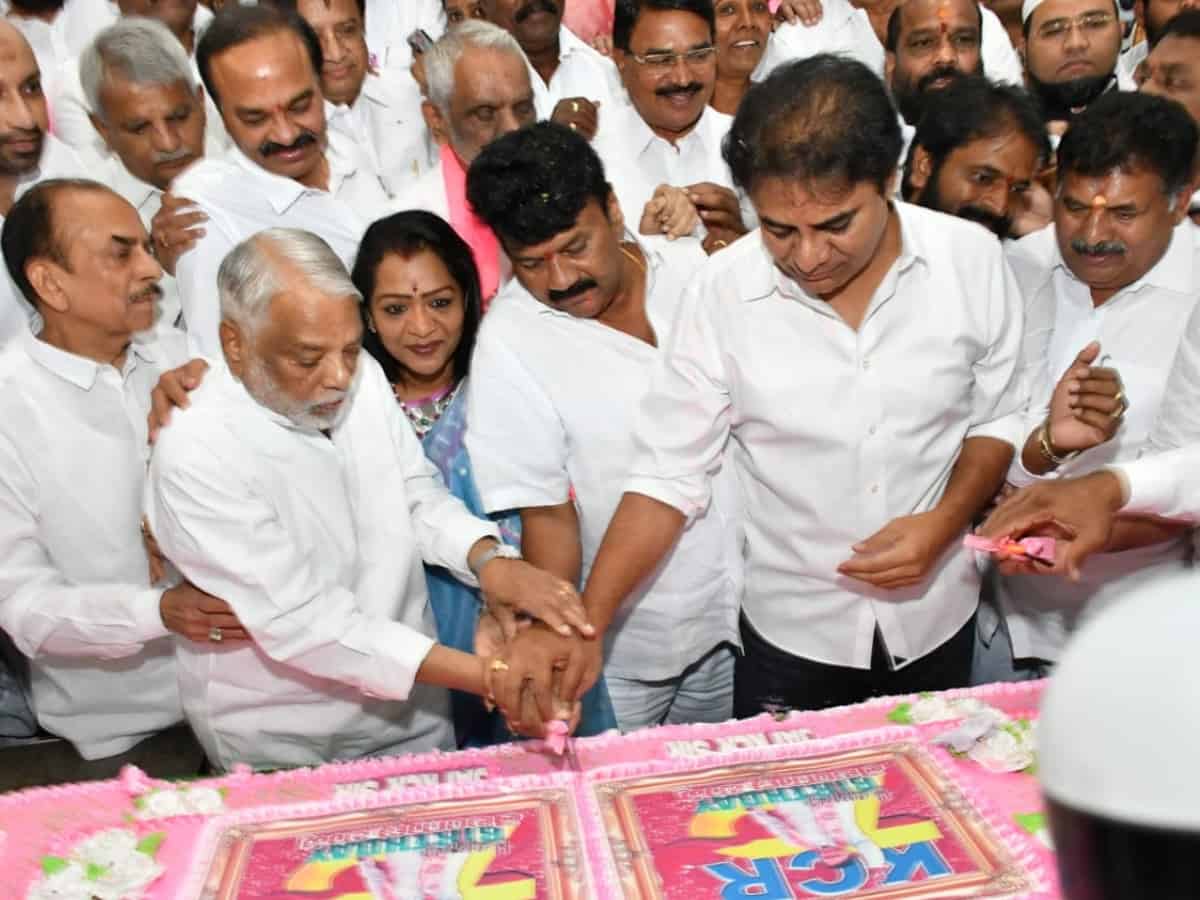 Hyderabad: KTR leads KCR’s 70th birthday celebrations at BRS office