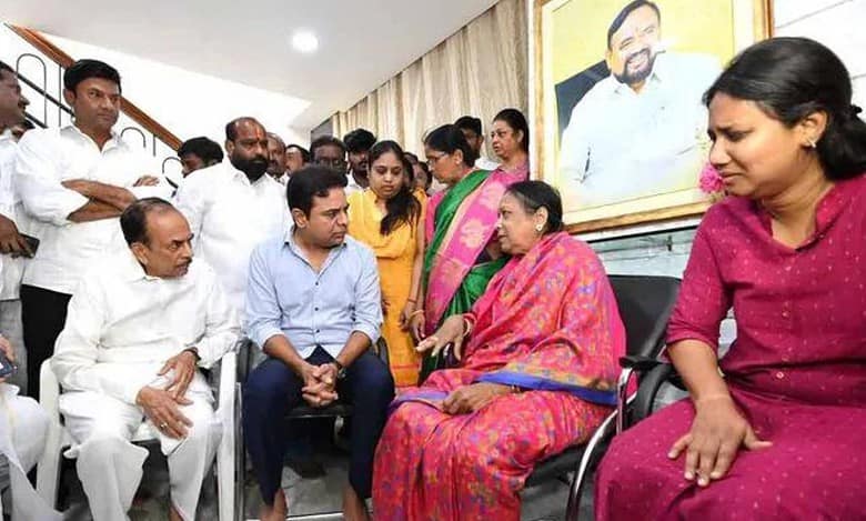 Hyderabad: KTR visits late MLA Lasya Nanditha’s family, extends solidarity