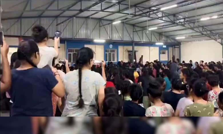 Hyderabad: Students protest worms in Malla Reddy Univ women's hostel food