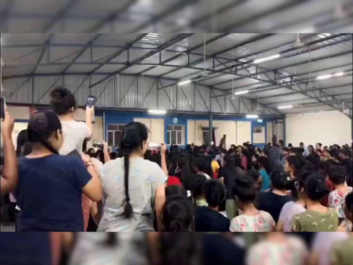 Hyderabad: Students protest worms in Malla Reddy Univ women's hostel food