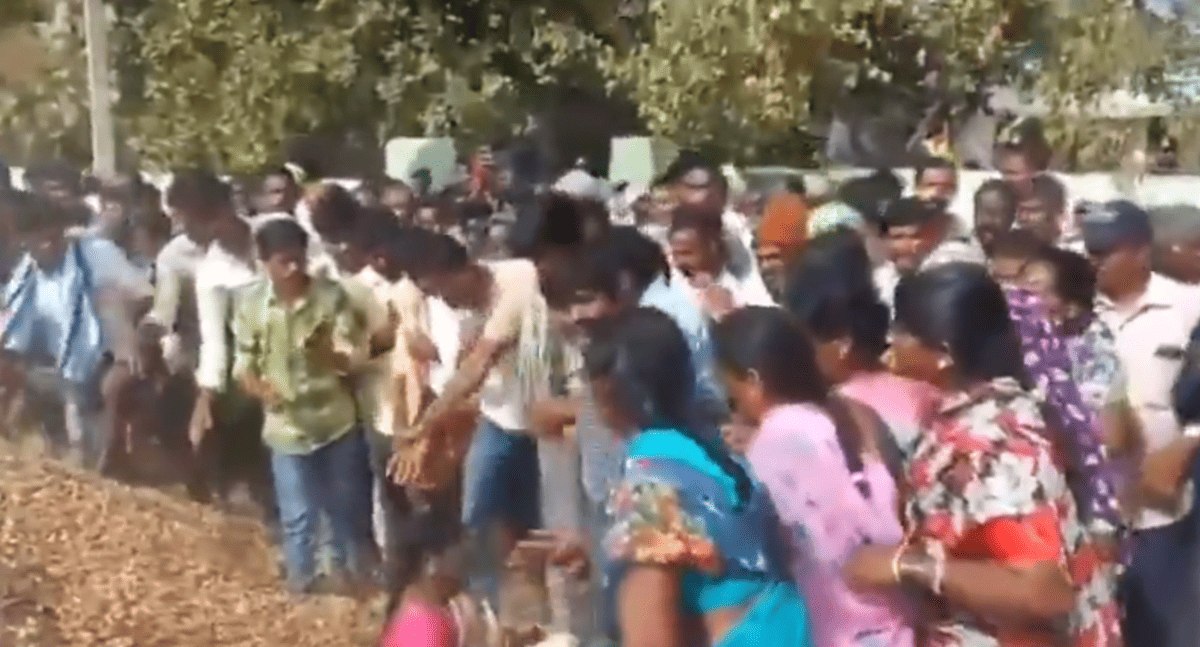 Watch: Protesting Atchampet farmers vandalise market yard office