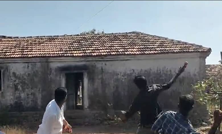 Siddipet: Congress, BJP workers clash during Bandi Sanjay’s Padayatra